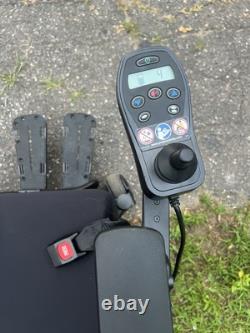 ELECTRIC WHEELCHAIR -Pride Mobility Quantum J4 Electric Medical Scooter