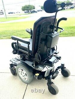 Power chair Quantum q6 edge features tilt seating great condition extremely fast