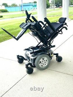 Power chair Quantum q6 edge features tilt seating great condition extremely fast