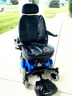 Power chair Shoprider 6runner with 6 wheels on ground very stable plush seat
