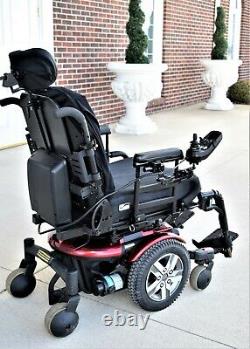 Power wheelchair Quantum 600 seat and feet tilt runs superb looks great