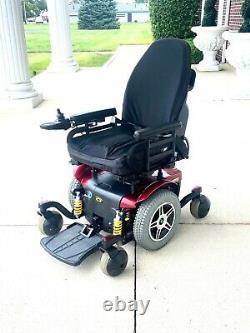 Power wheelchair Quantum 614hd 450 pound rated runs super fast for outdoors