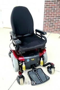 Power wheelchair Quantum 614hd 450 pound rated runs super fast for outdoors