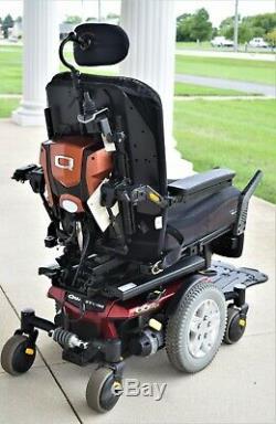Power wheelchair Quantum q6edg tilt, feet lift, recline -this machine is fast