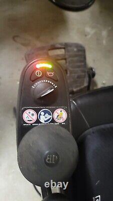 Fauteuil roulant électrique avant à roues motrices Pride Jazzy Elite ES rouge avec nouvelles batteries