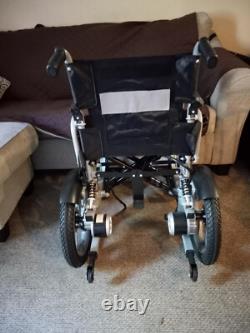 Fauteuil roulant électrique pliant peu utilisé