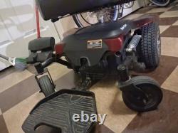 Fauteuil roulant/scooter médical motorisé Metris XXL, de couleur rouge