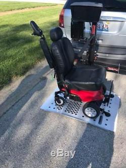 Jazzy Elite Power Chair / Scooter Électrique / And Outlander By Pride Power Lift