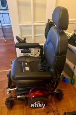 Le fauteuil roulant Vision Sport est un fauteuil électrique à traction centrale.