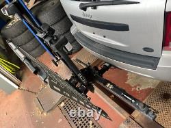 Lève-véhicule pour fauteuil roulant électrique Bruno ASL 250 avec bras pivotant et feu de freinage