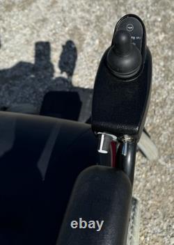 Scooter de mobilité Invacare Pronto M51 Sure Step fauteuil roulant avec nouvelles batteries en excellent état