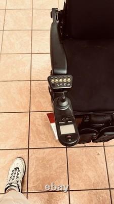 Scooter de mobilité Mini Blue Quickie Q300M à utiliser une fois ? Besoin de nouvelles batteries