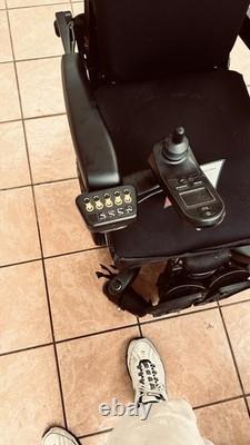 Scooter de mobilité Mini Blue Quickie Q300M à utiliser une fois ? Besoin de nouvelles batteries