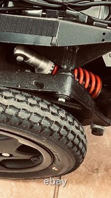 Scooter de mobilité Mini Blue Quickie Q300M à utiliser une fois ? Besoin de nouvelles batteries