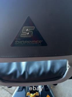 Scooter de mobilité électrique avec chargeur